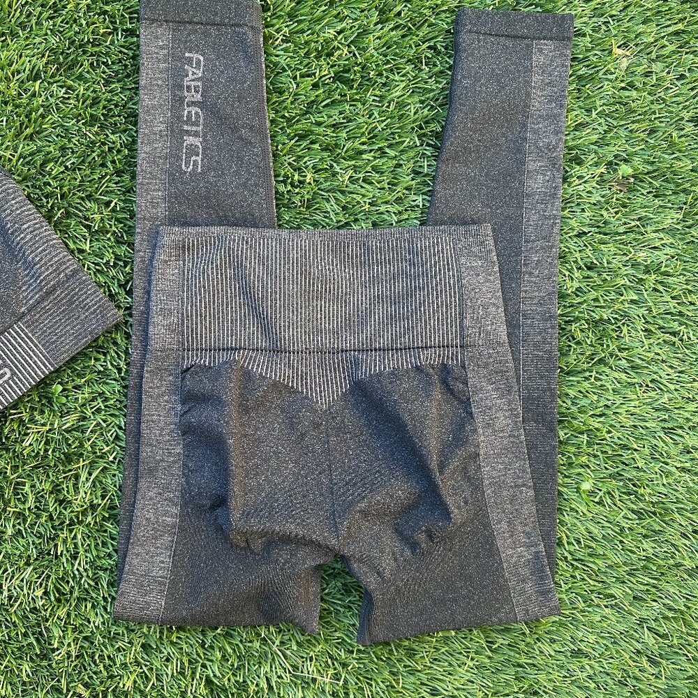 Fabletics Active Set Seamless Sports Bra/Leggings - S - Picture 2 of 4